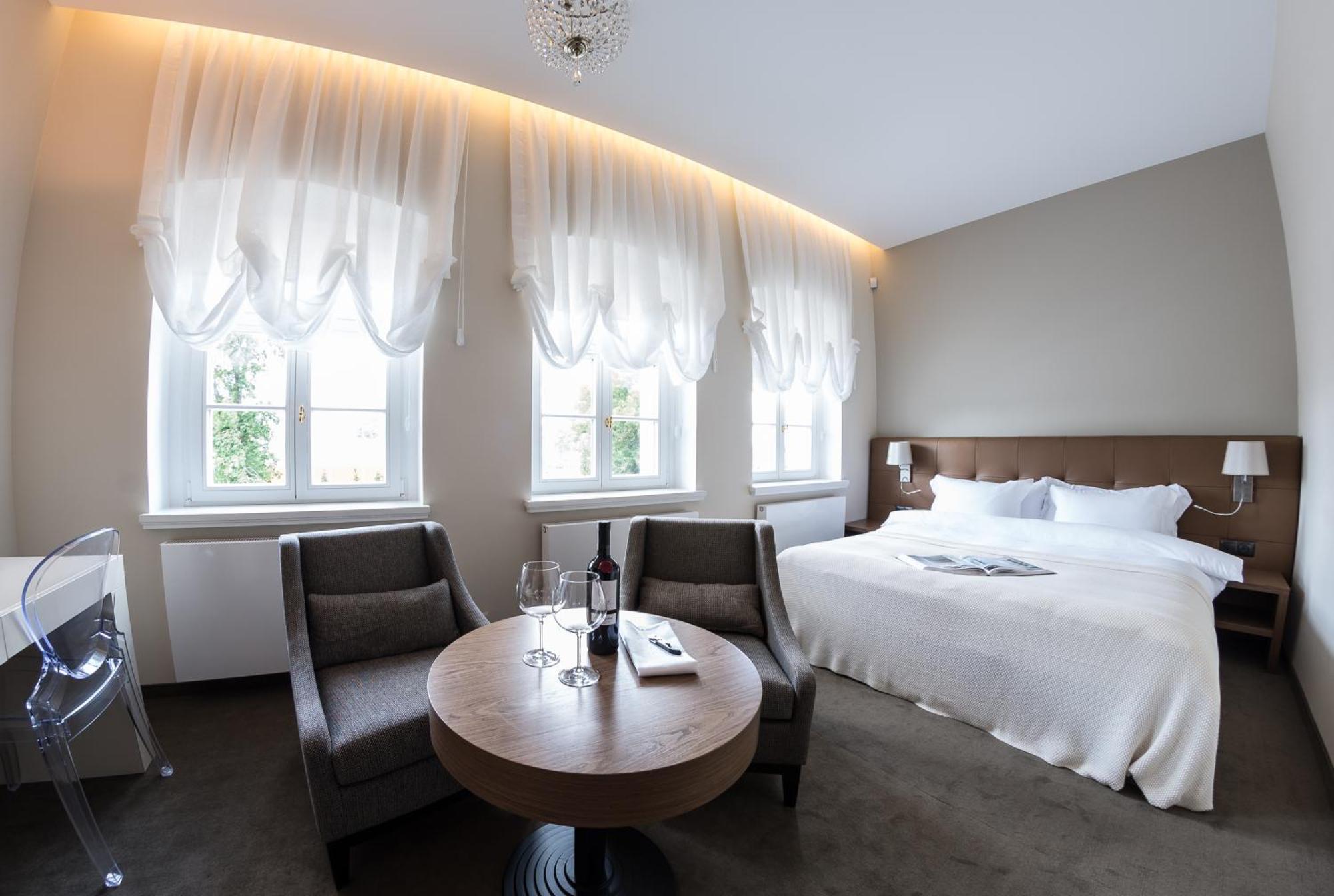 Hotel Jakubus Wilkow  Exteriér fotografie